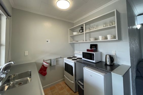 Large 1-Bedroom Unit kitchen